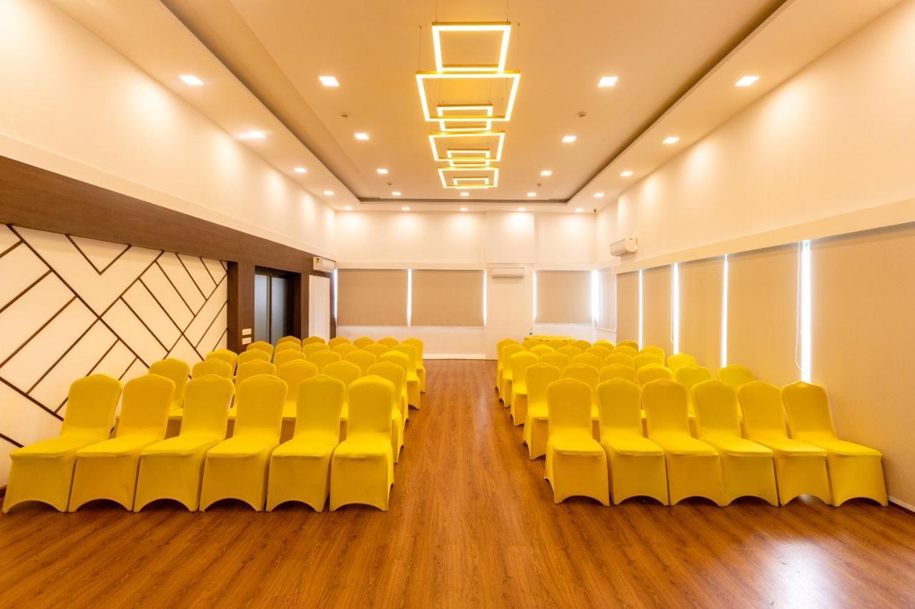 Clubhouse Nami Residency, Ahmedabad Hotel Eksteriør billede