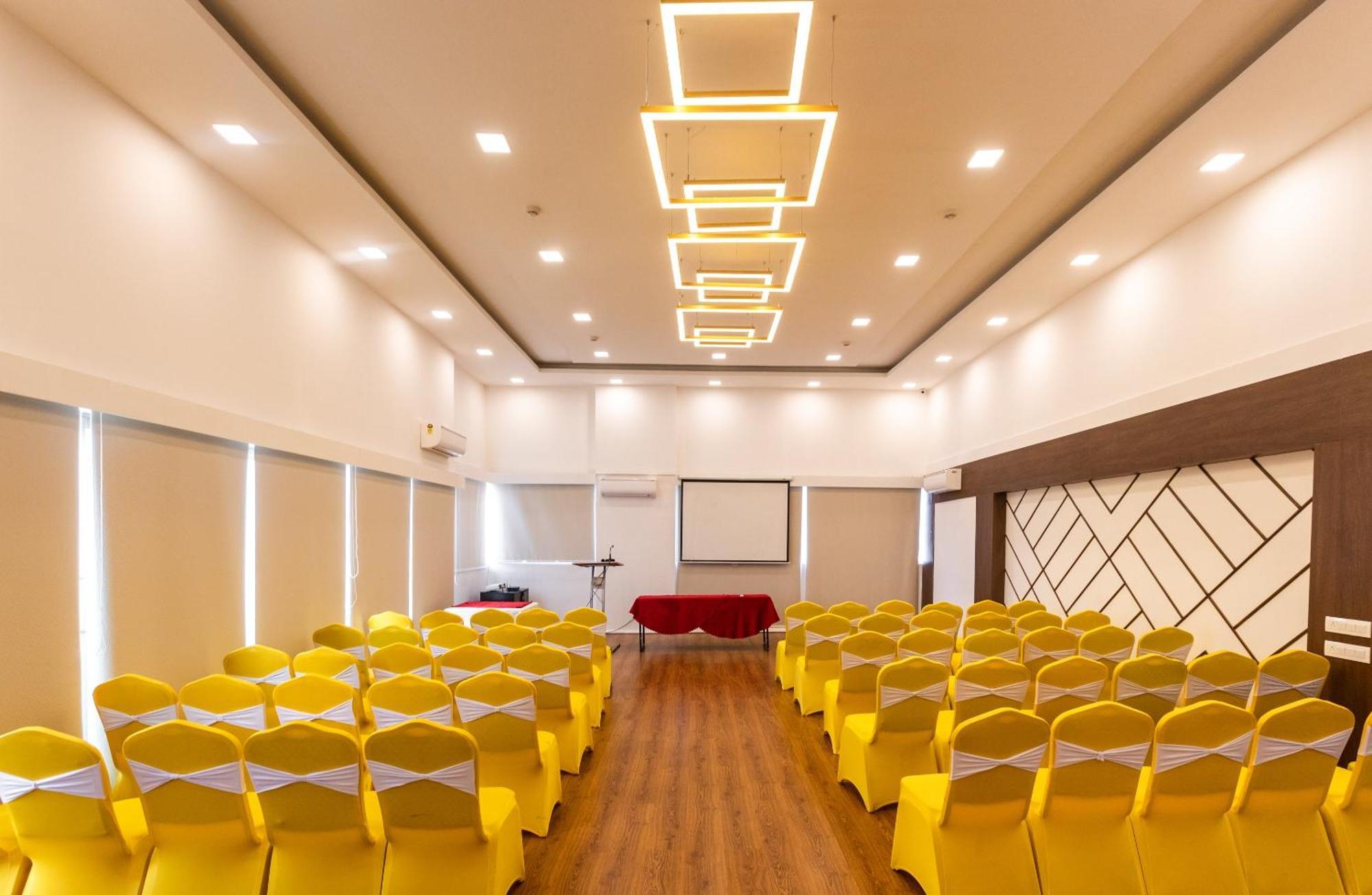 Clubhouse Nami Residency, Ahmedabad Hotel Eksteriør billede