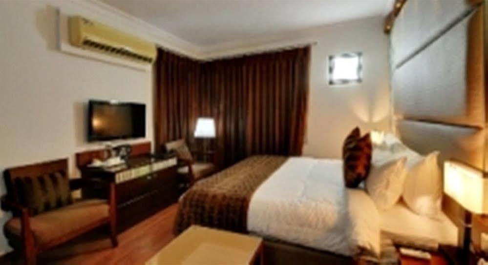 Clubhouse Nami Residency, Ahmedabad Hotel Eksteriør billede